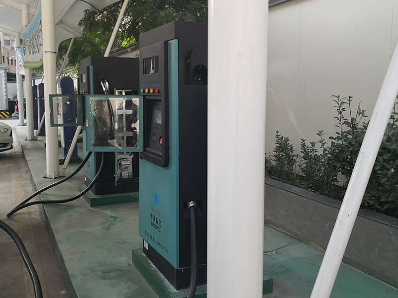 加油站充電樁